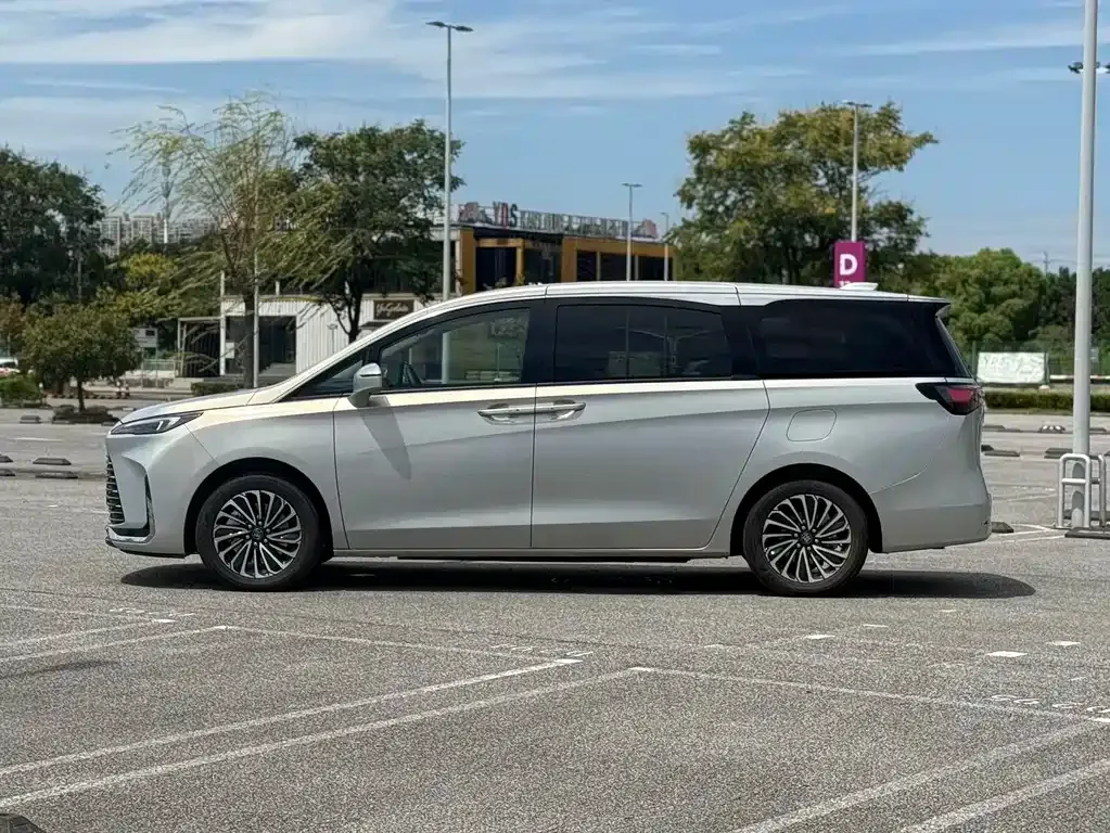 Buick GL8 Hybrid — фото 9