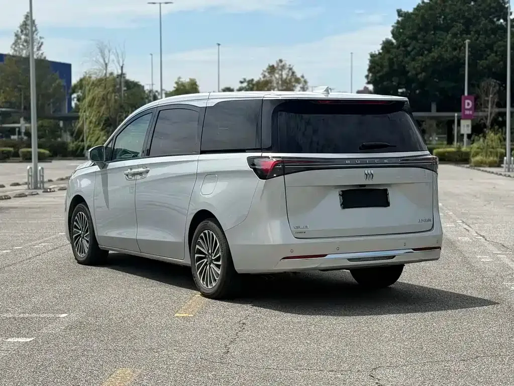 Buick GL8 Hybrid — фото 3