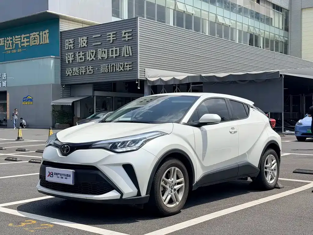 Toyota C-HR — фото 1