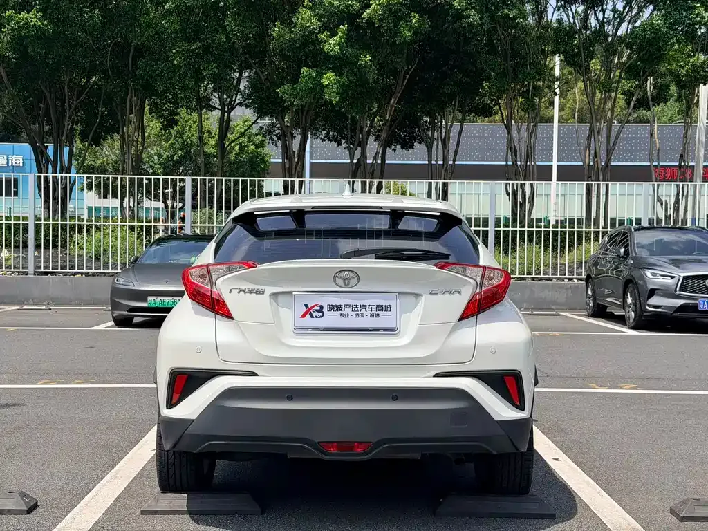 Toyota C-HR — фото 10