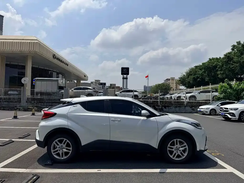 Toyota C-HR — фото 3