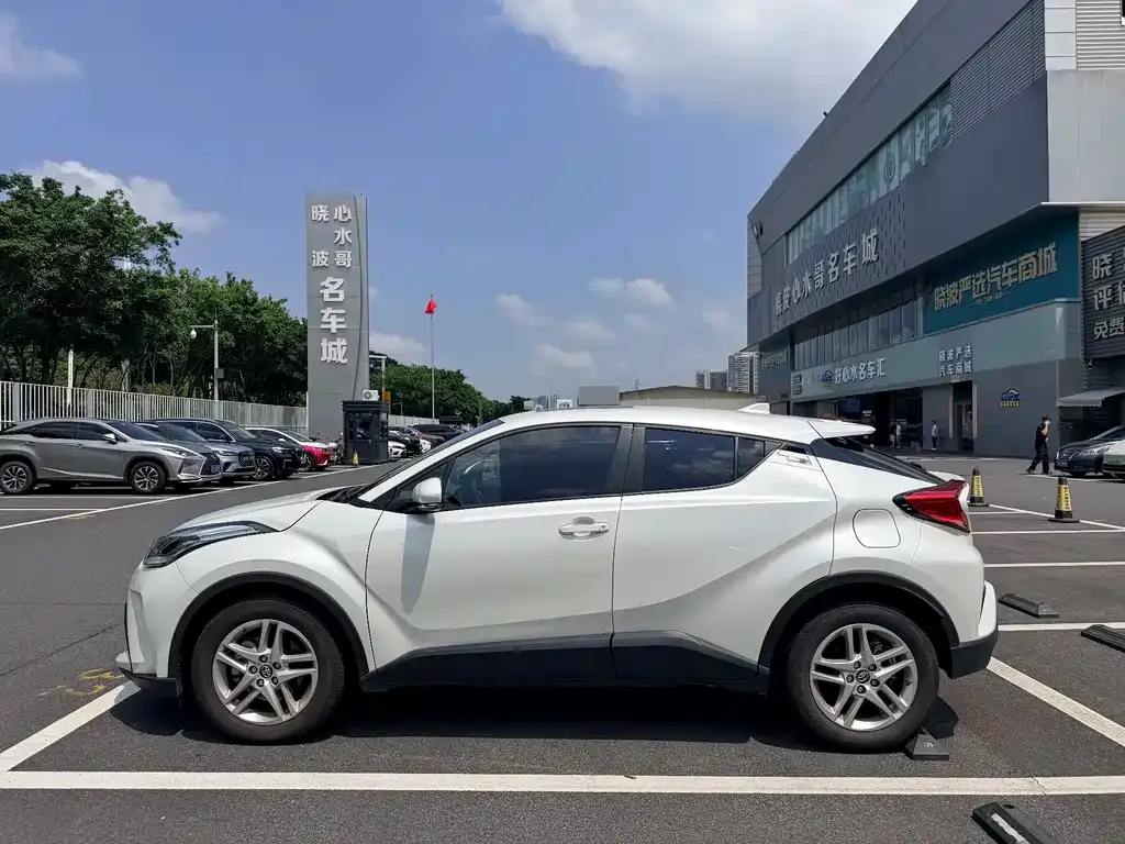 Toyota C-HR — фото 2