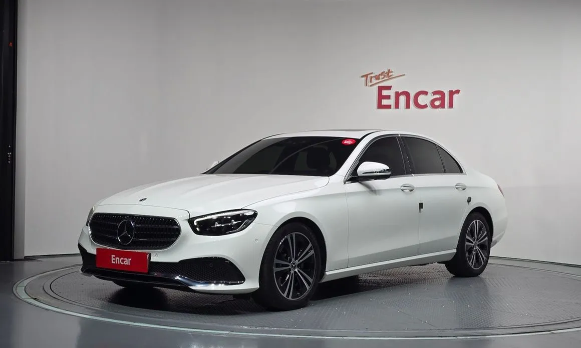 Mercedes-Benz E-Class — фото 1