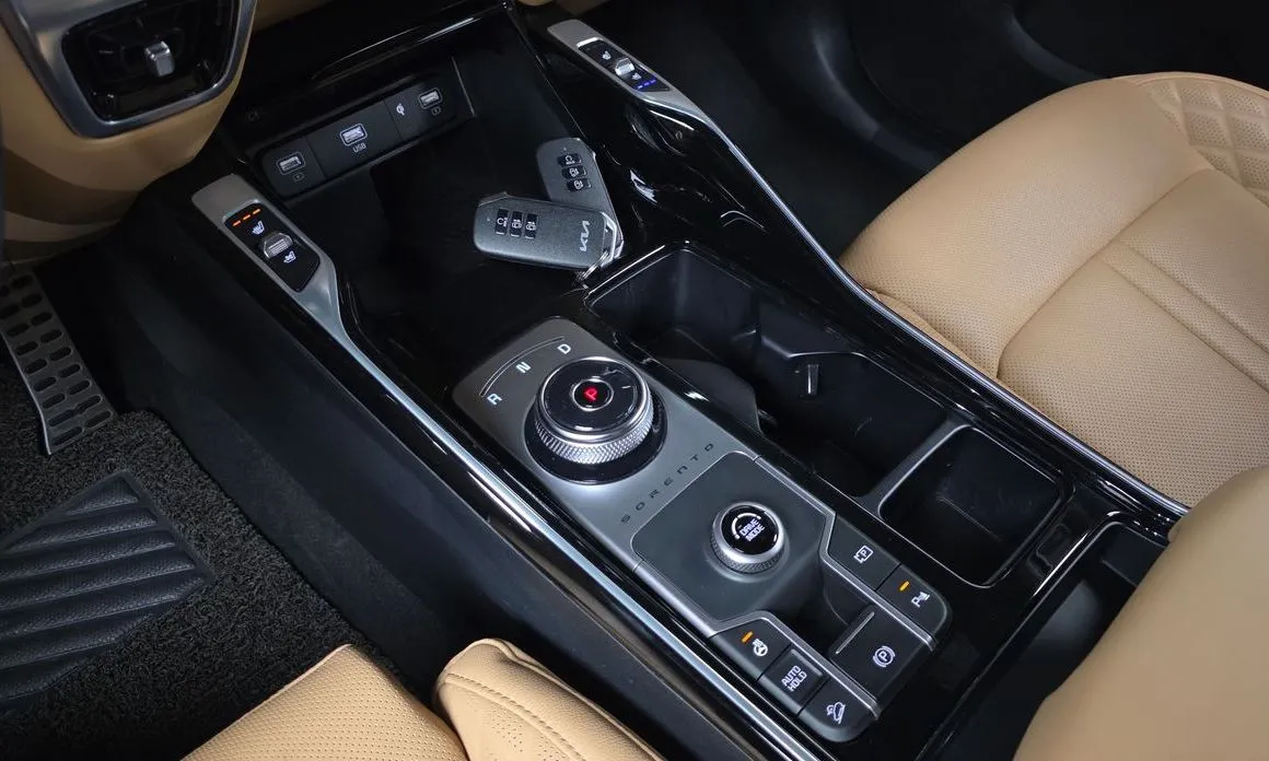 Kia Sorento — фото 8