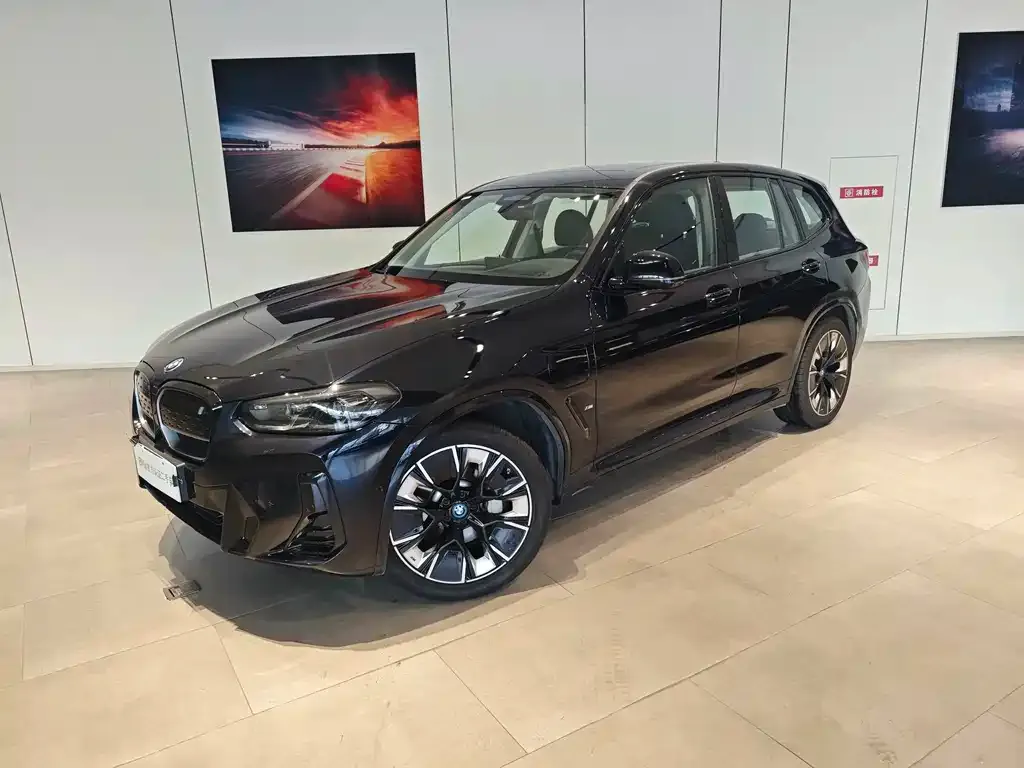 BMW iX3 — фото 1