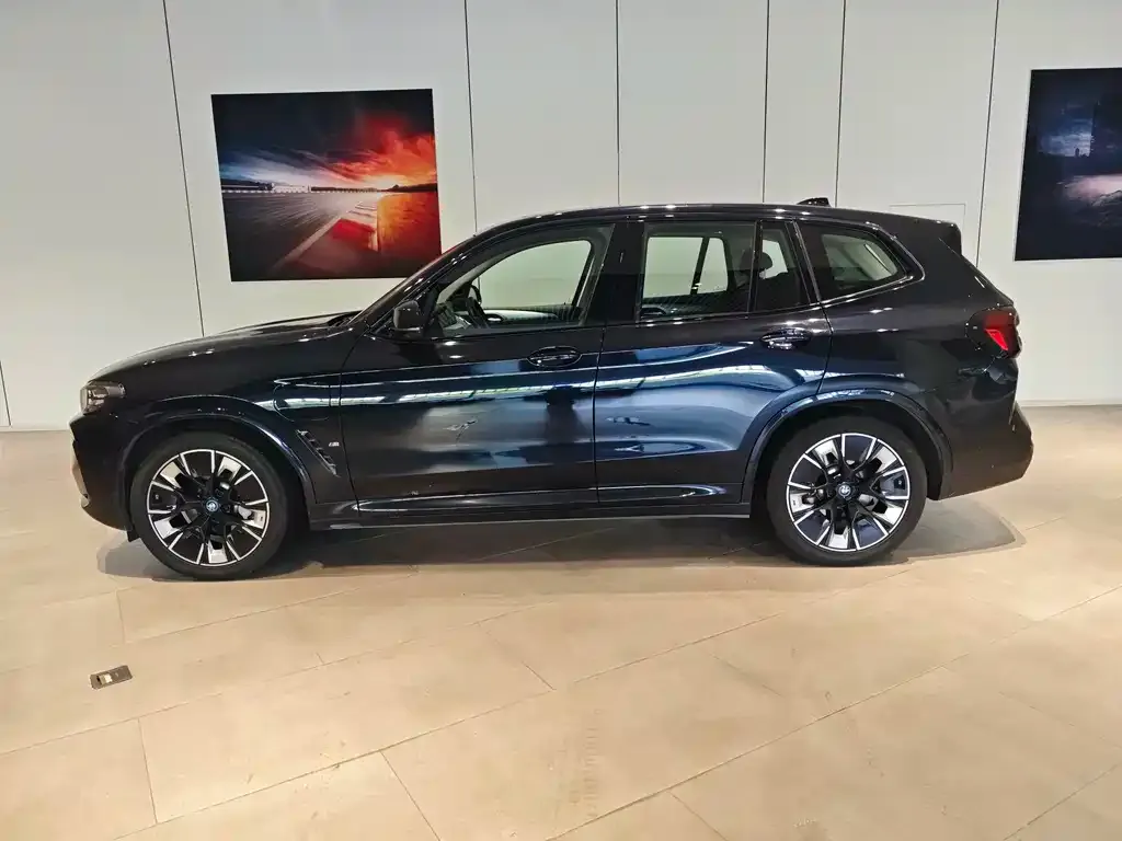 BMW iX3 — фото 4
