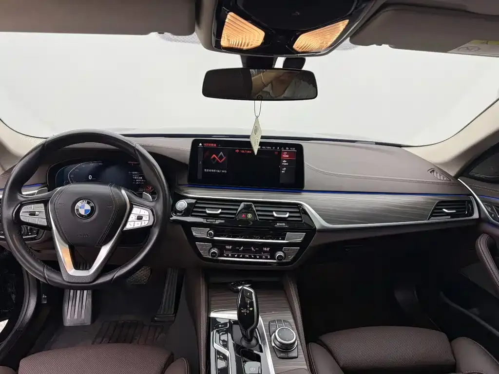 BMW 5 Series — фото 5