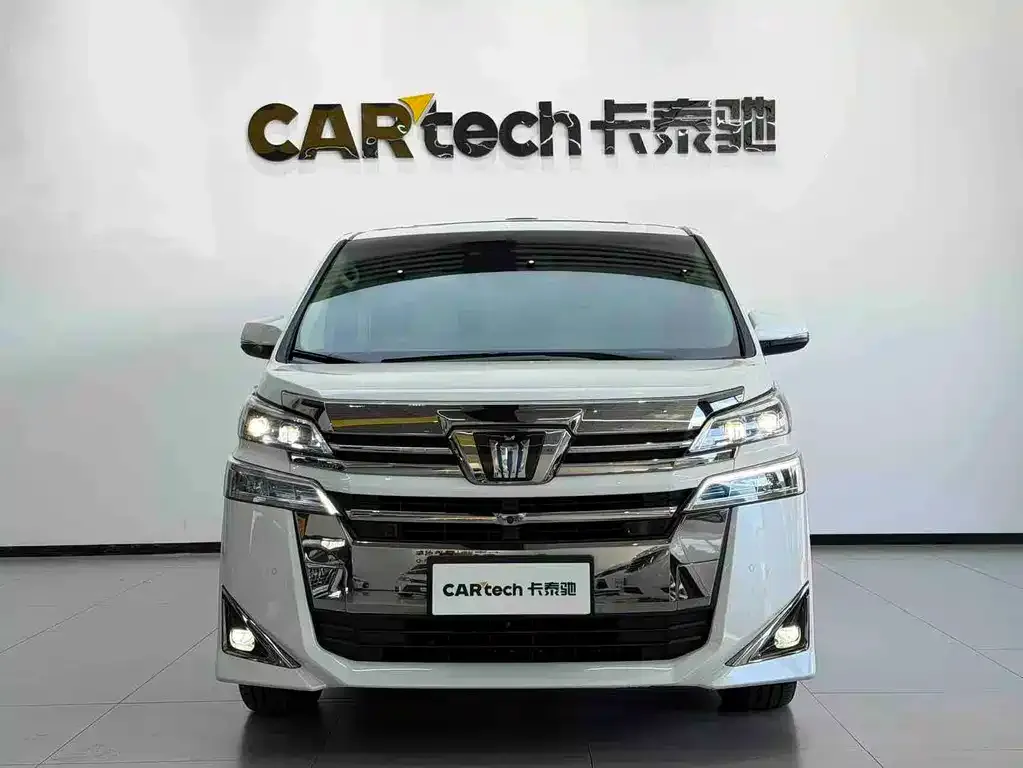 Toyota Vellfire — фото 1