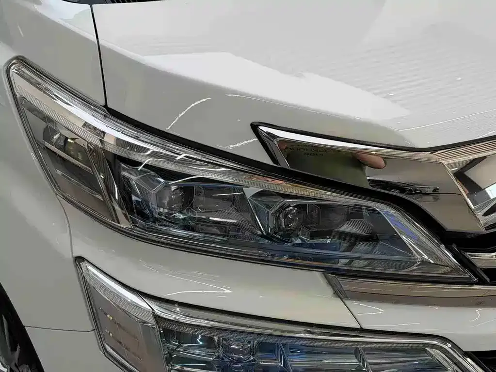 Toyota Vellfire — фото 6