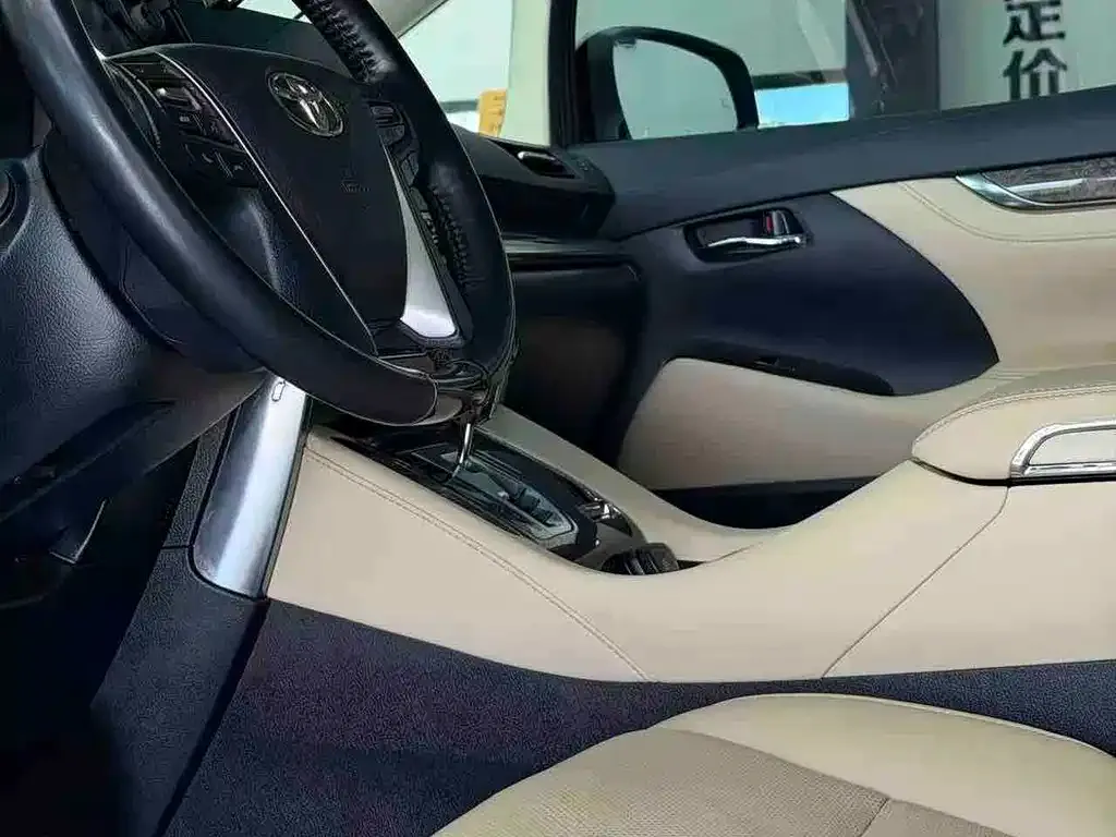 Toyota Vellfire — фото 8