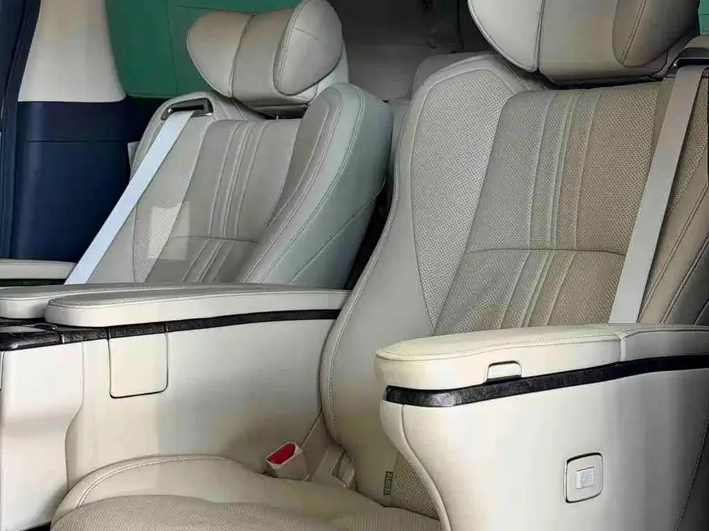 Toyota Vellfire — фото 4