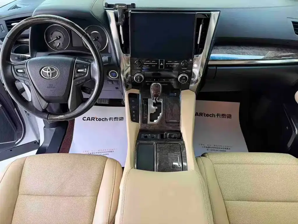 Toyota Vellfire — фото 10