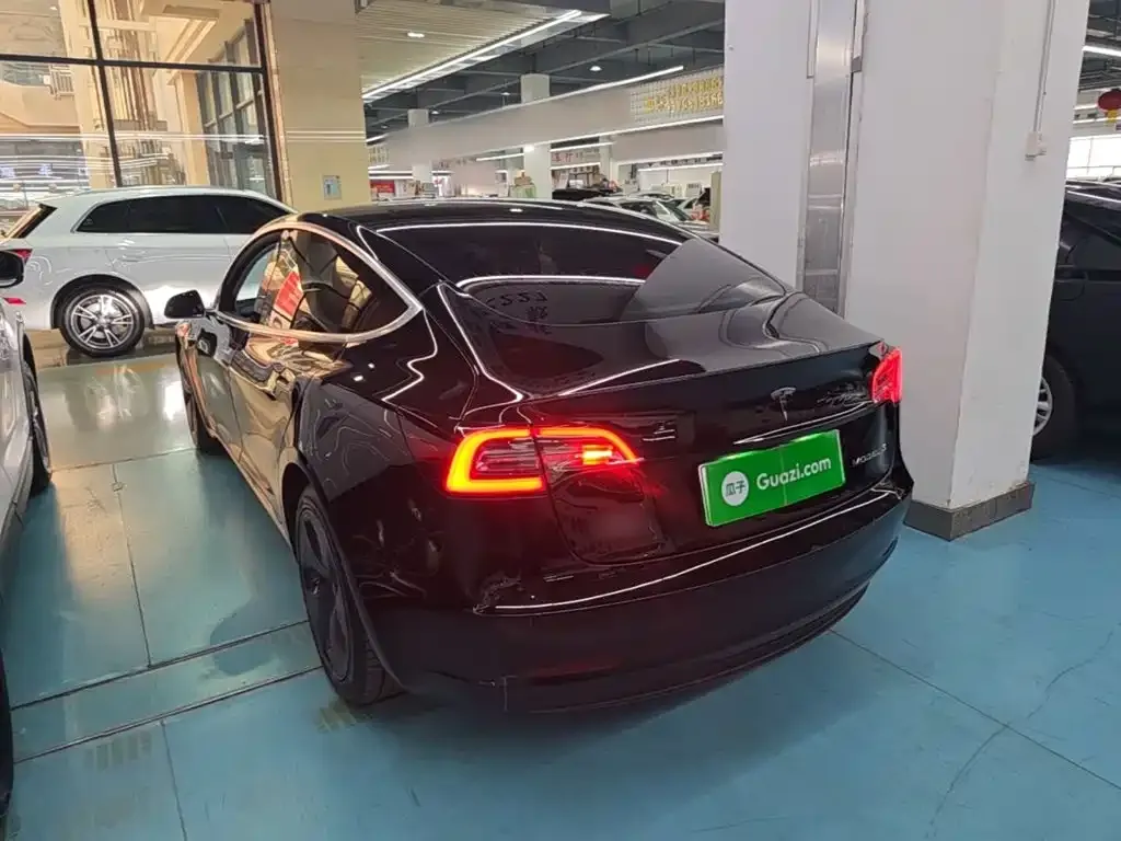 Tesla Model 3 — фото 3