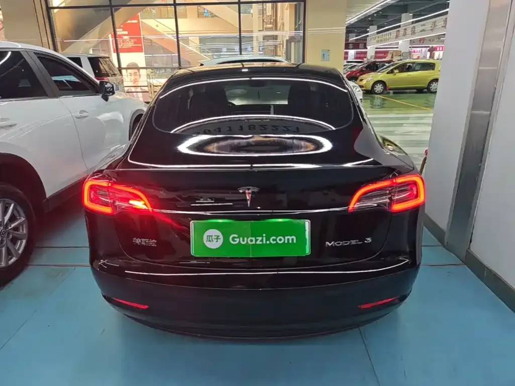Tesla Model 3 — фото 10