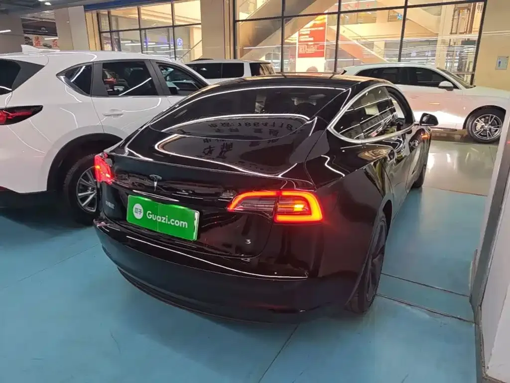 Tesla Model 3 — фото 6