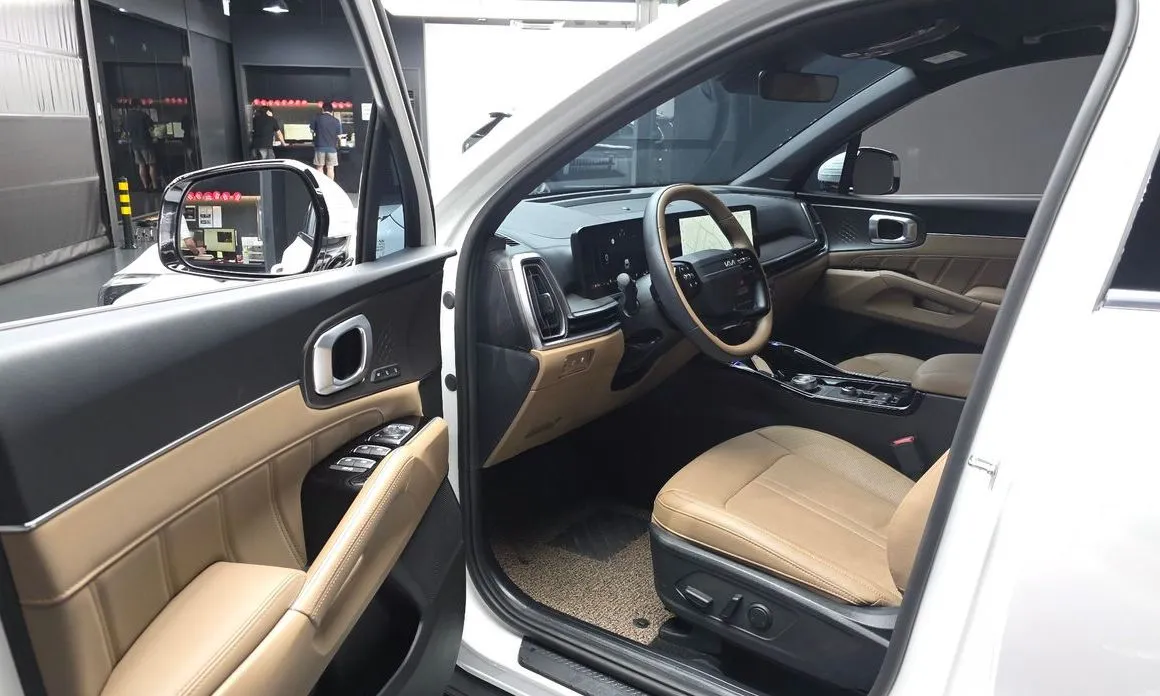 Kia Sorento — фото 10