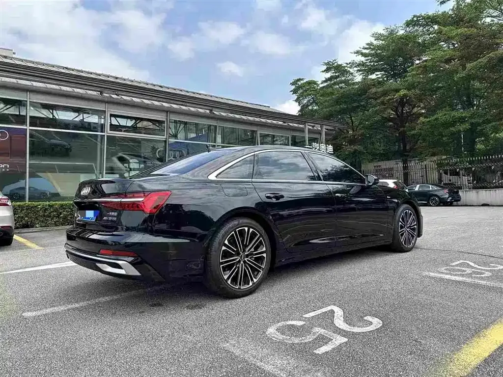 Audi A6L — фото 10