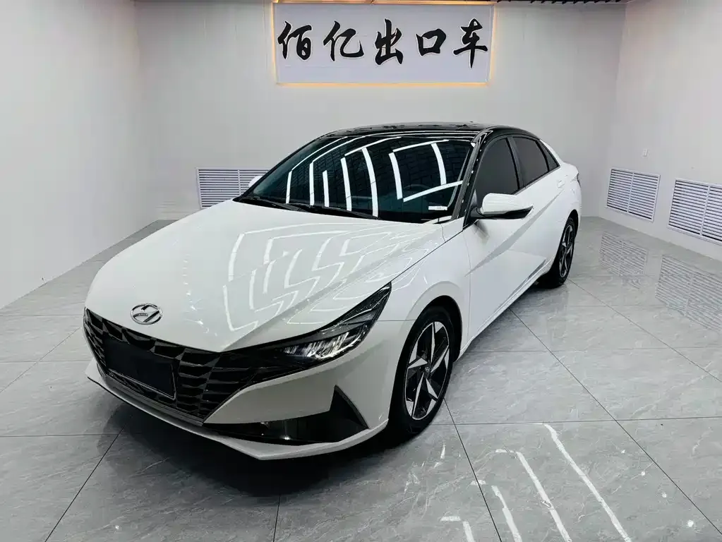 Hyundai Elantra — фото 1