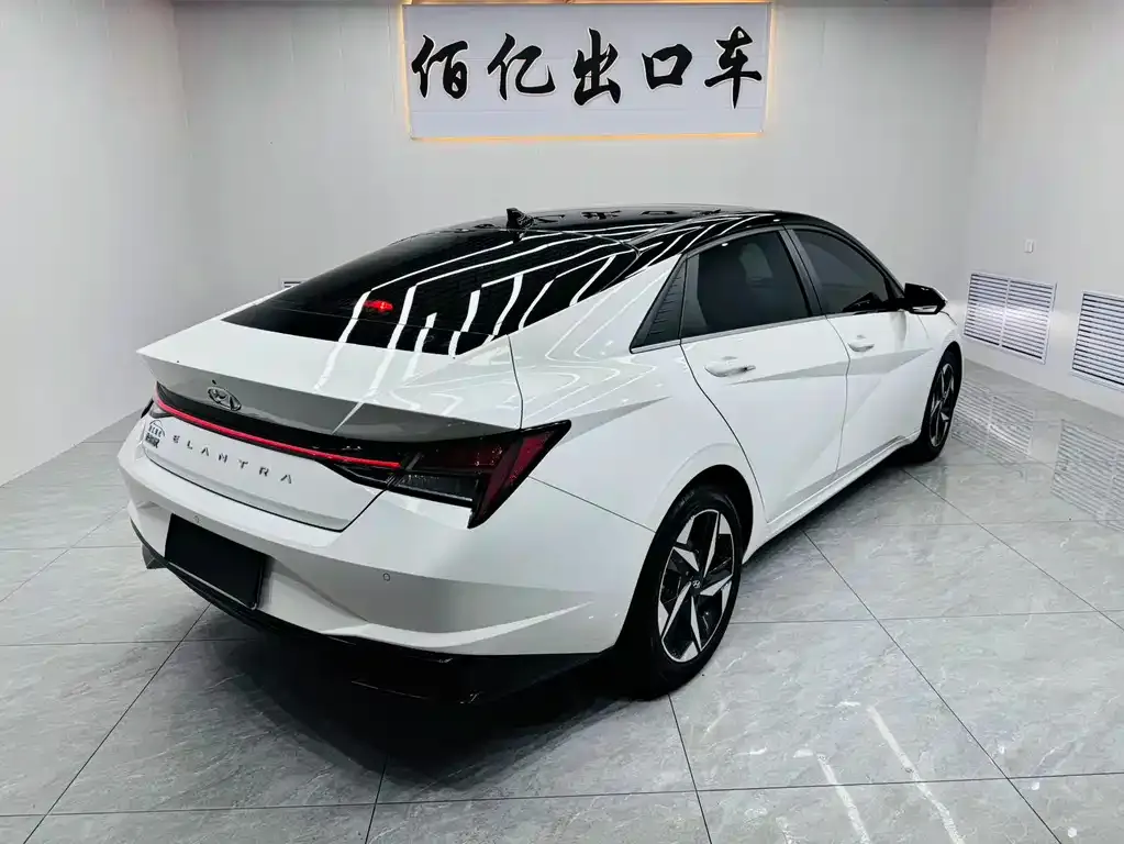Hyundai Elantra — фото 6