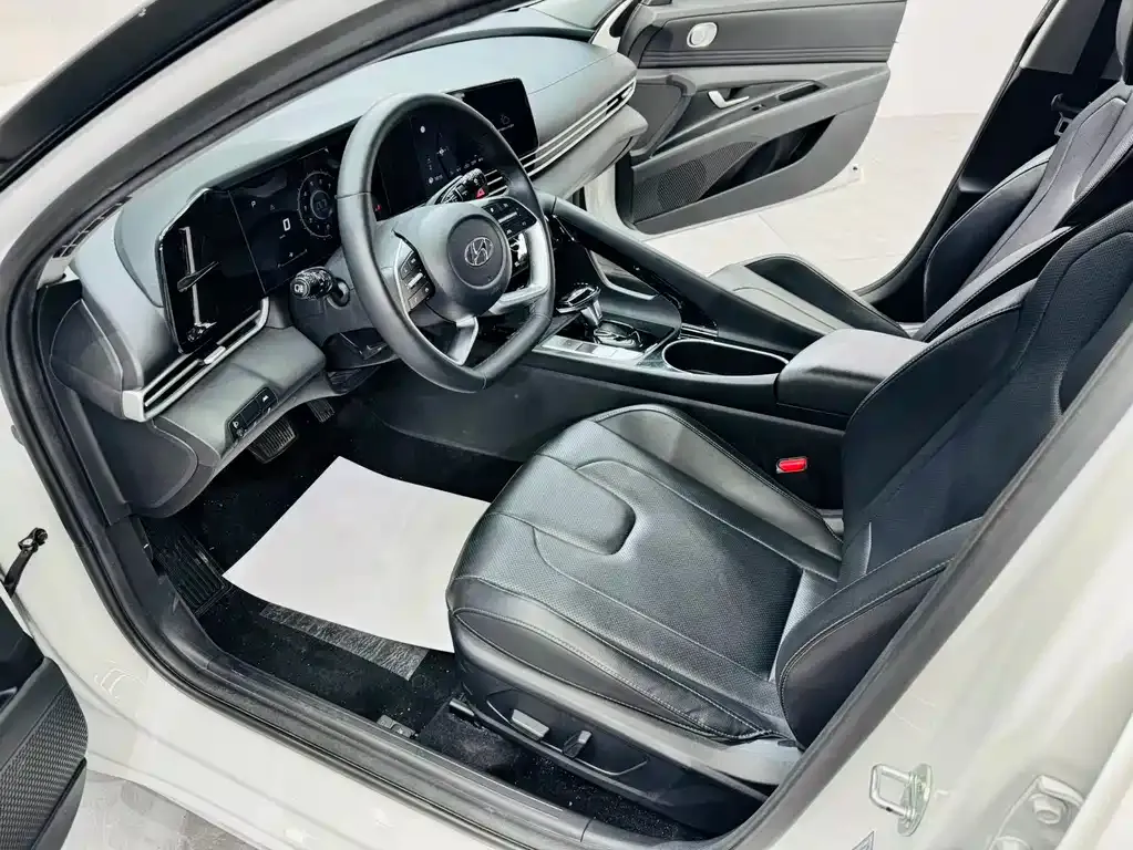 Hyundai Elantra — фото 2