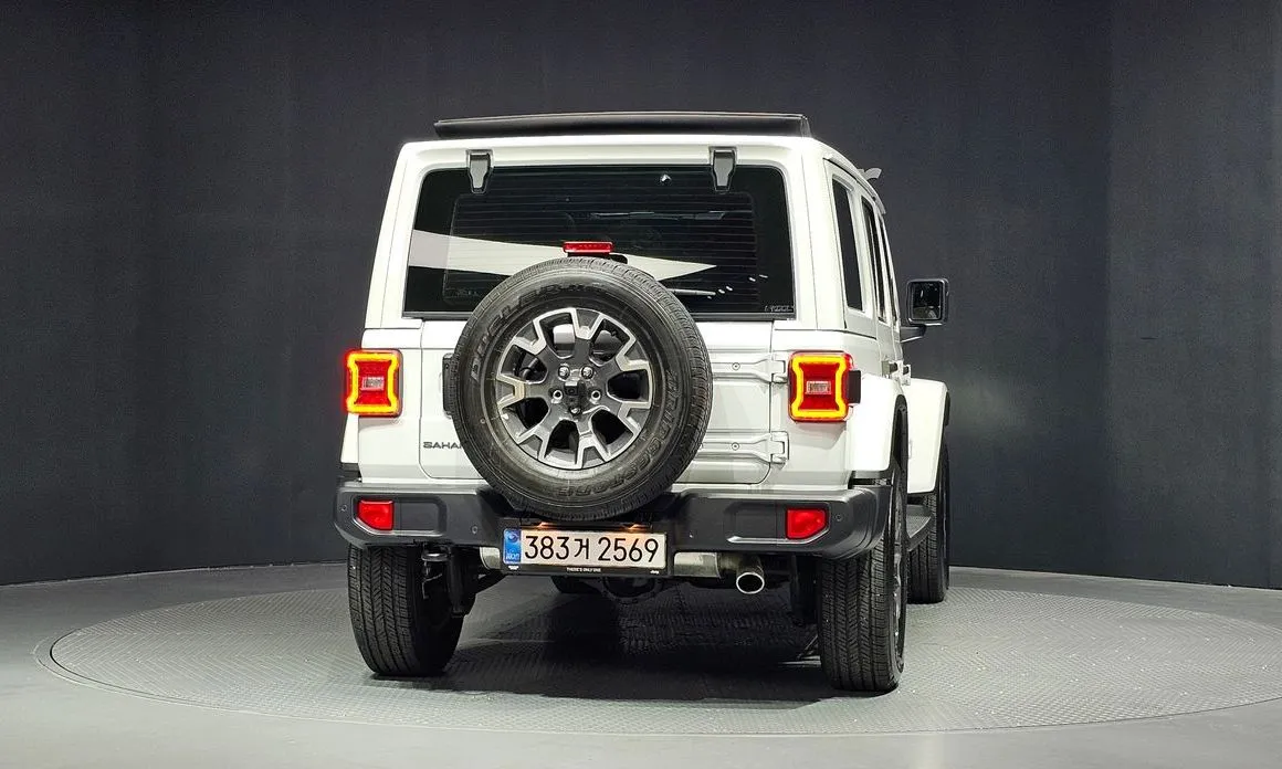 Jeep Wrangler — фото 10