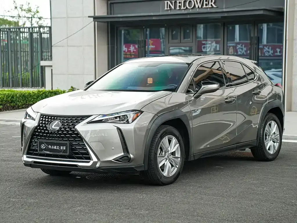 Lexus UX — фото 1