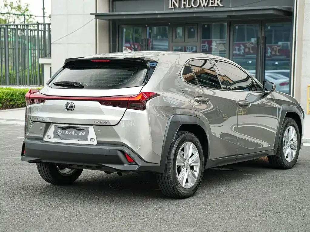 Lexus UX — фото 5