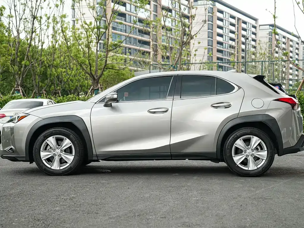 Lexus UX — фото 9