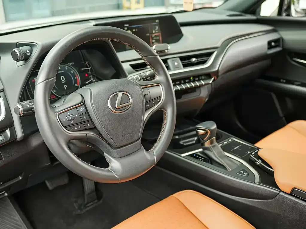 Lexus UX — фото 2