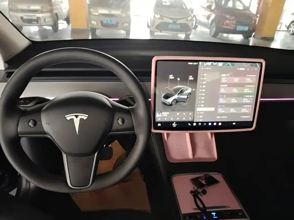 Tesla Model Y — фото 10