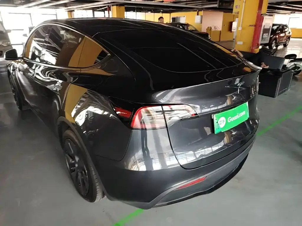 Tesla Model Y — фото 9