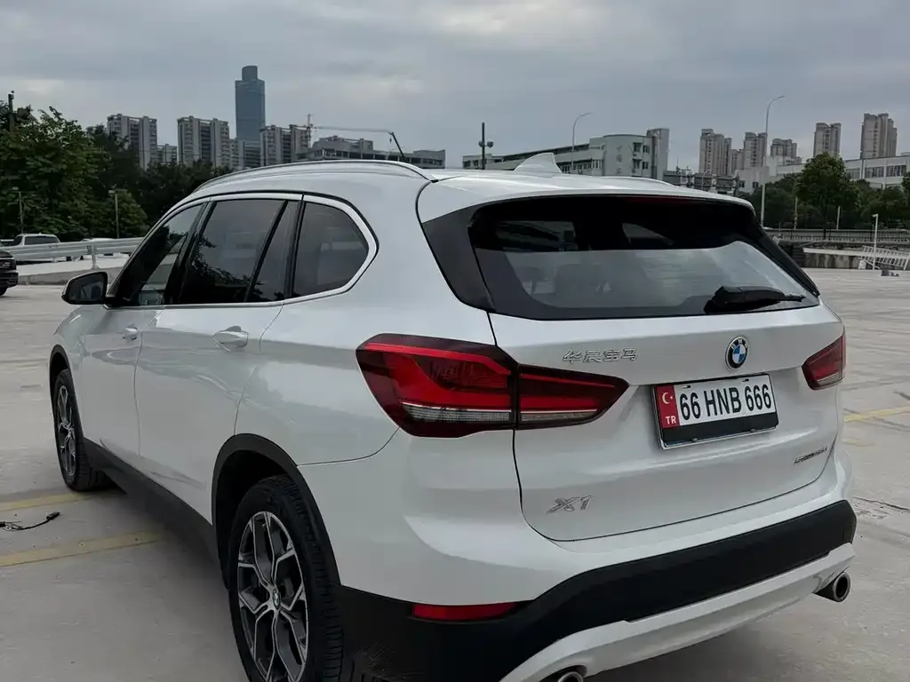 BMW X1 — фото 5