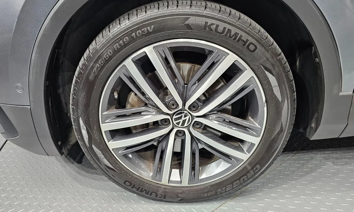 Volkswagen Tiguan — фото 10