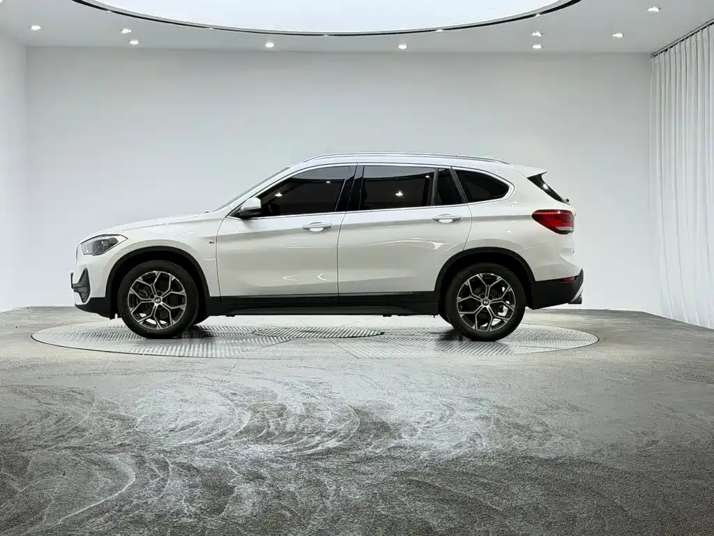 BMW X1 — фото 9