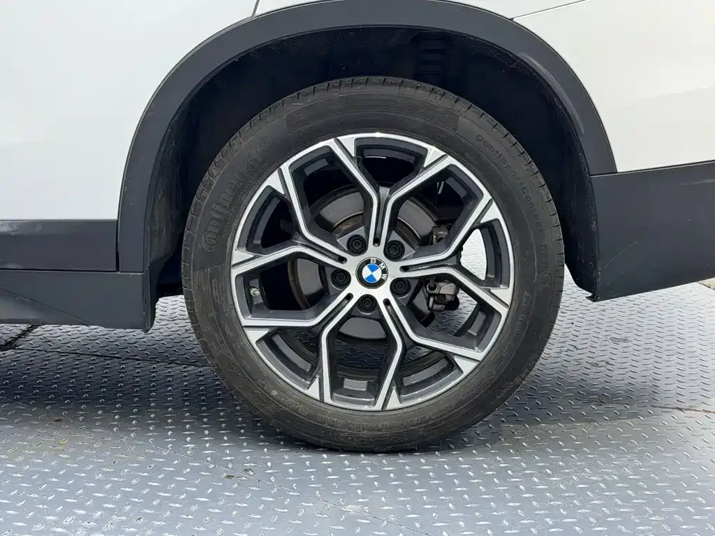 BMW X1 — фото 8