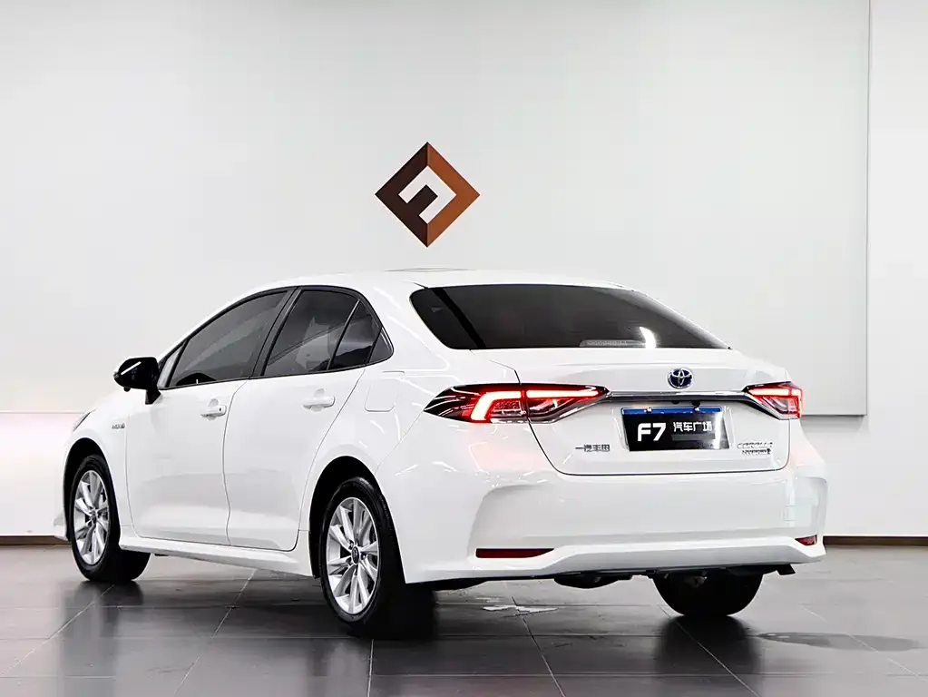 Toyota Corolla — фото 6