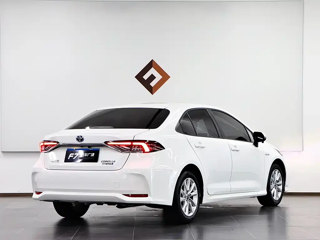 Toyota Corolla — фото 4