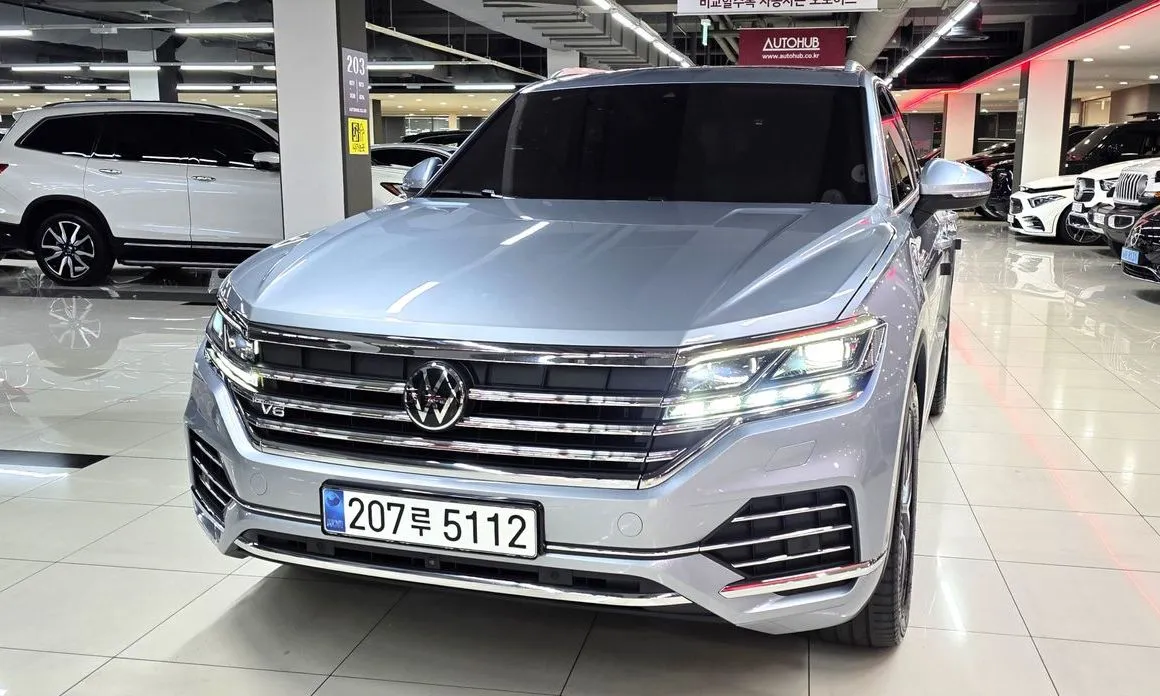 Volkswagen Touareg — фото 1