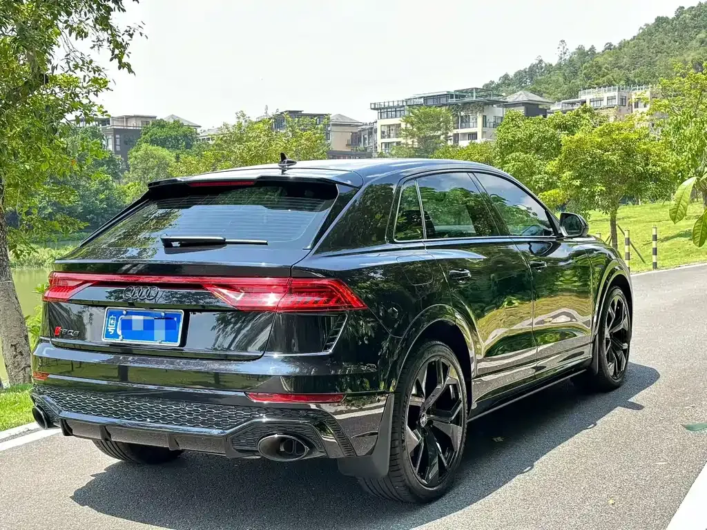 Audi RS Q8 — фото 7