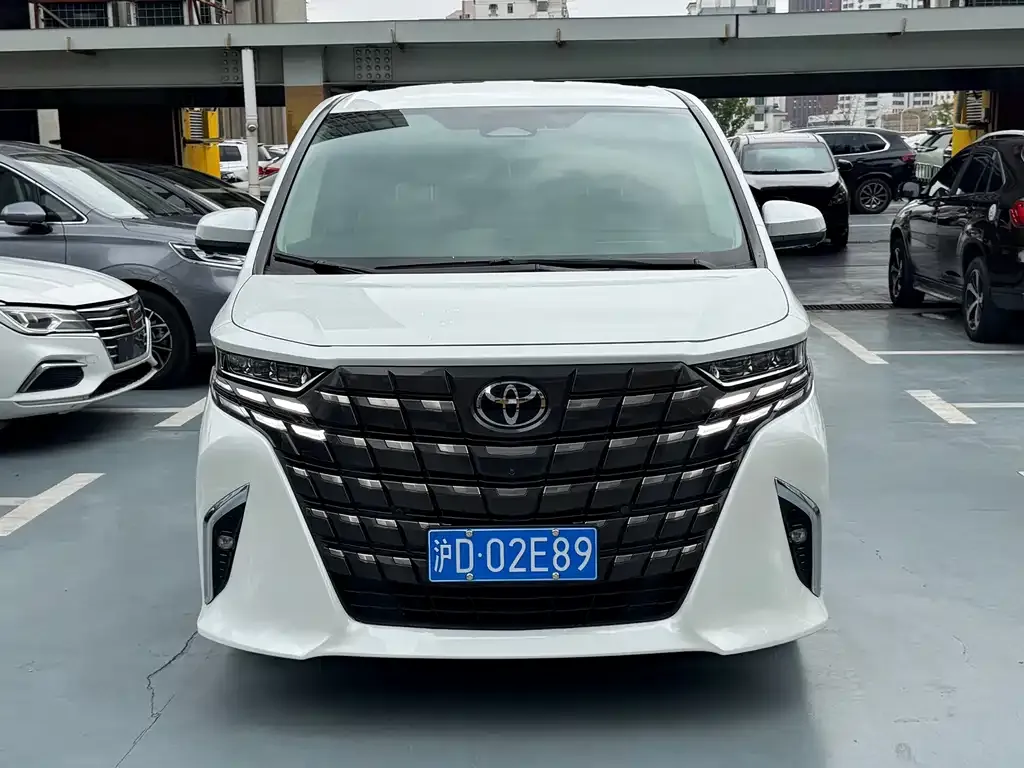 Toyota Alphard — фото 4