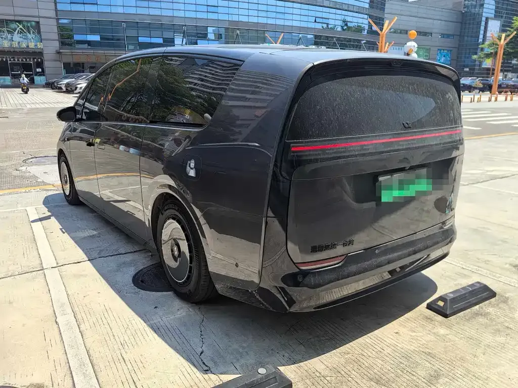 Li Auto MEGA — фото 4