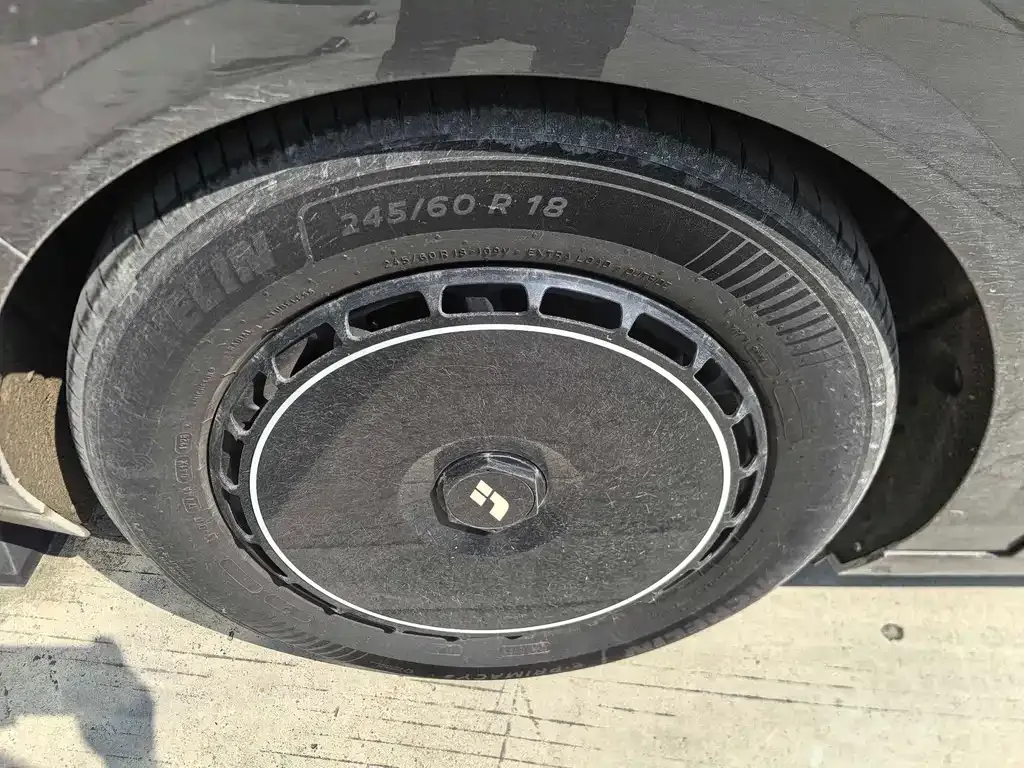 Li Auto MEGA — фото 6