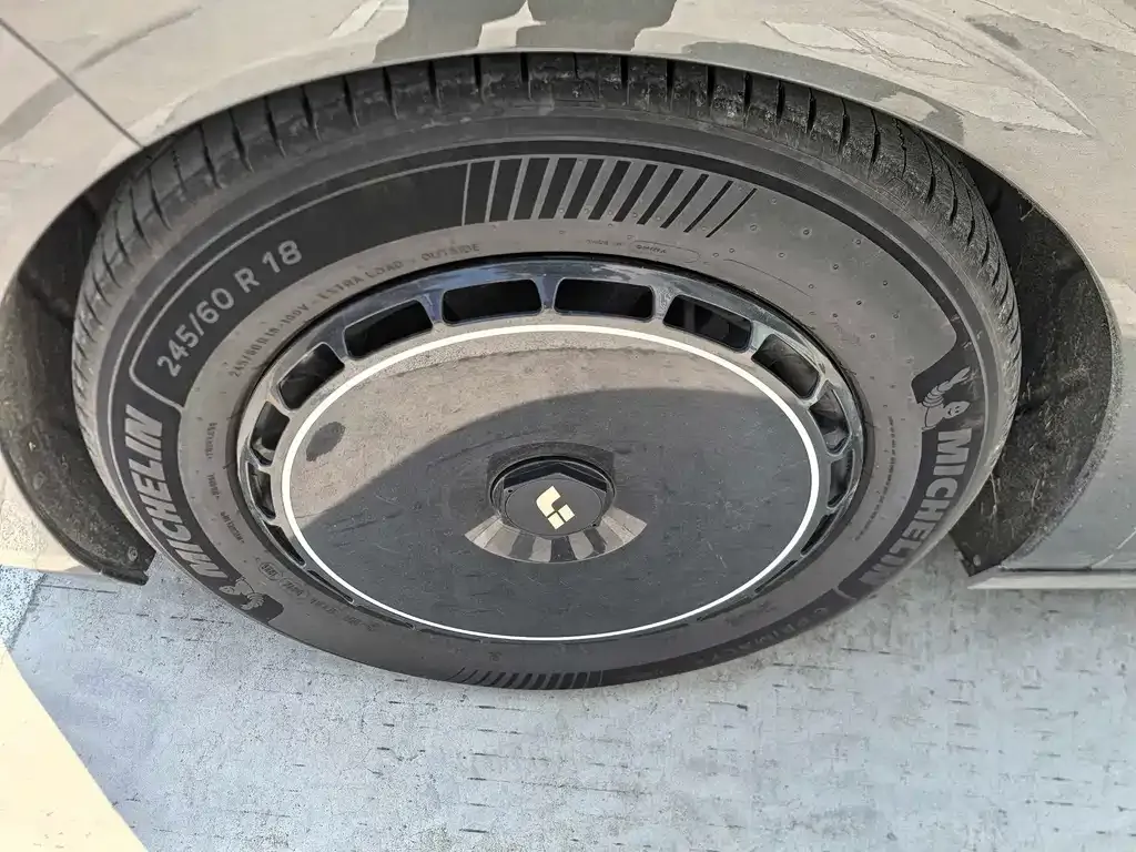 Li Auto MEGA — фото 7
