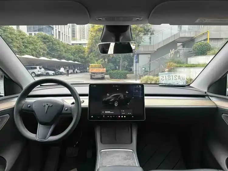 Tesla Model Y — фото 6