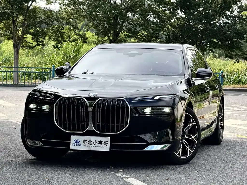 BMW 7 Series — фото 1