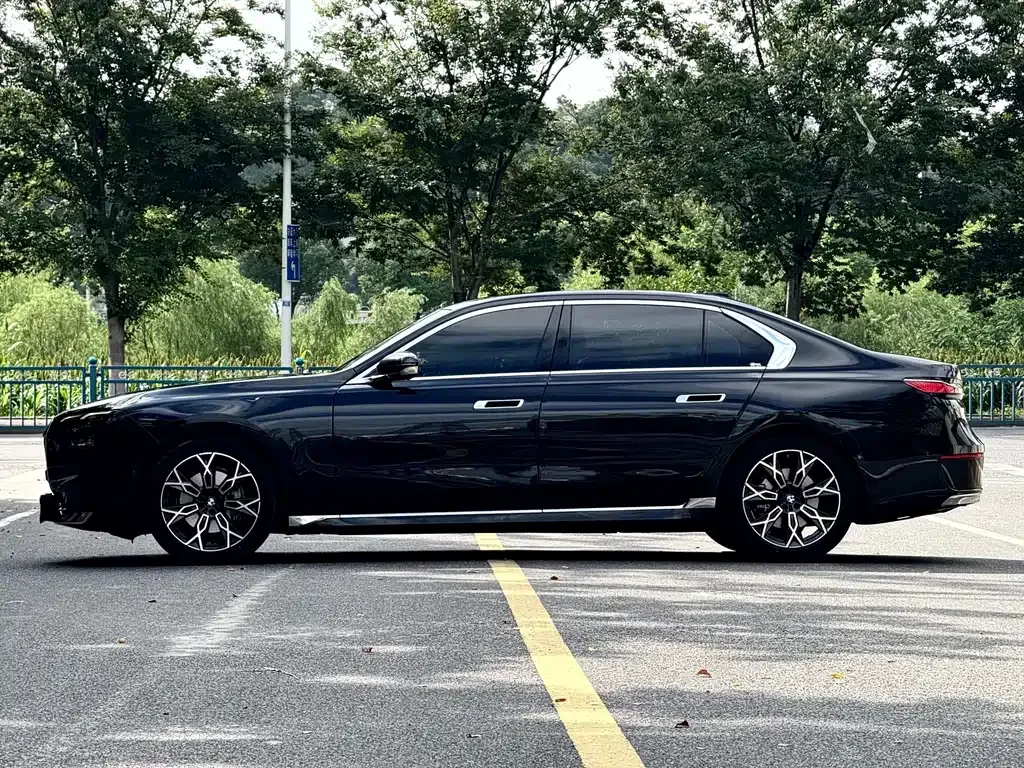 BMW 7 Series — фото 8
