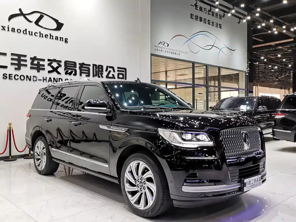 Lincoln Navigator — фото 1