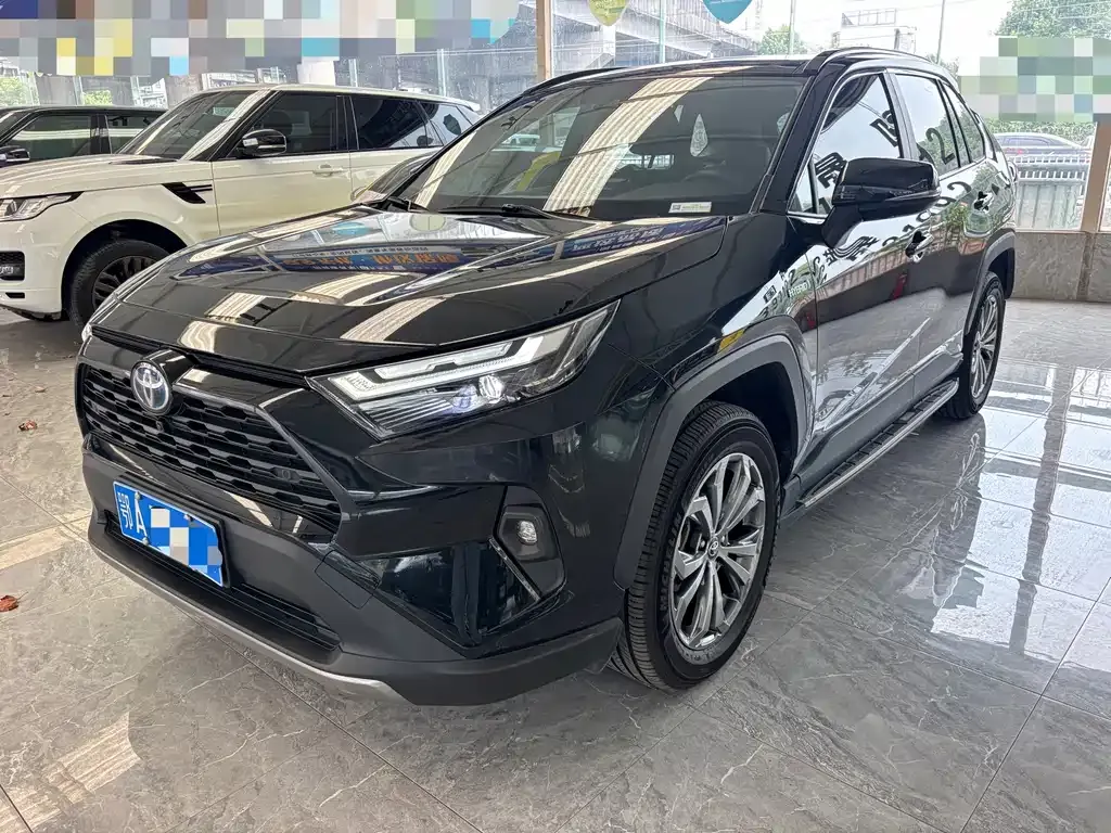 Toyota RAV4 — фото 1