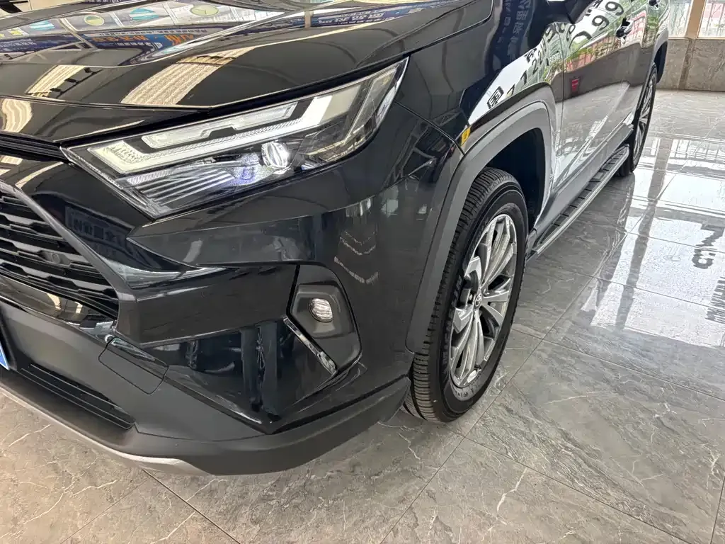Toyota RAV4 — фото 7