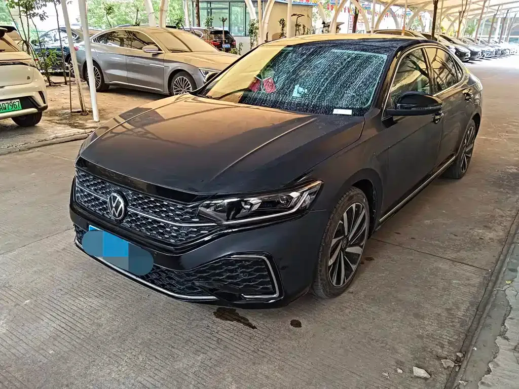 Volkswagen Passat — фото 1